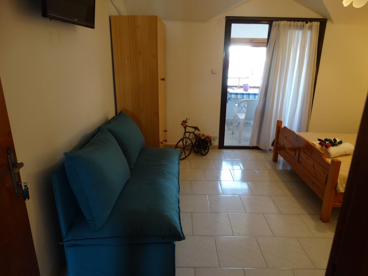 Christakos Apartments Vrasná エクステリア 写真