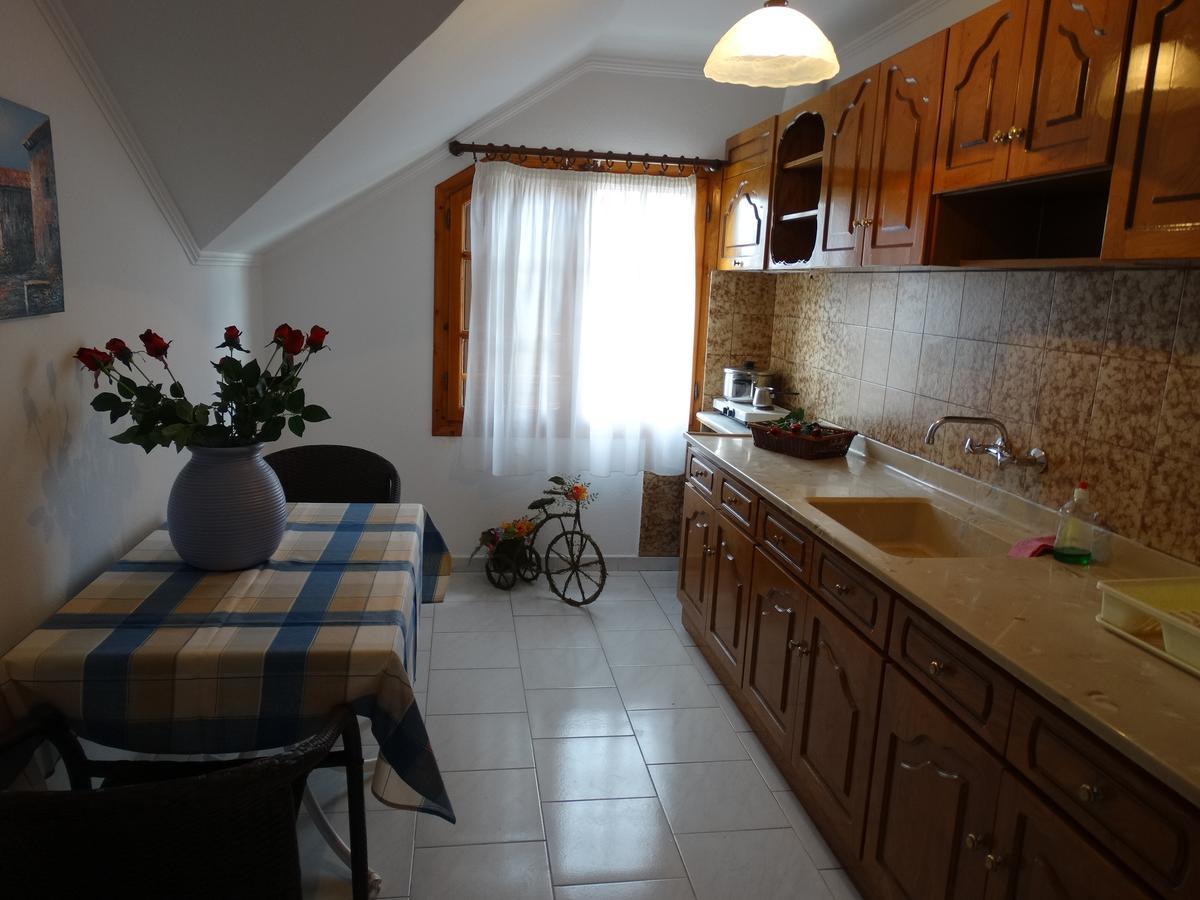 Christakos Apartments Vrasná エクステリア 写真