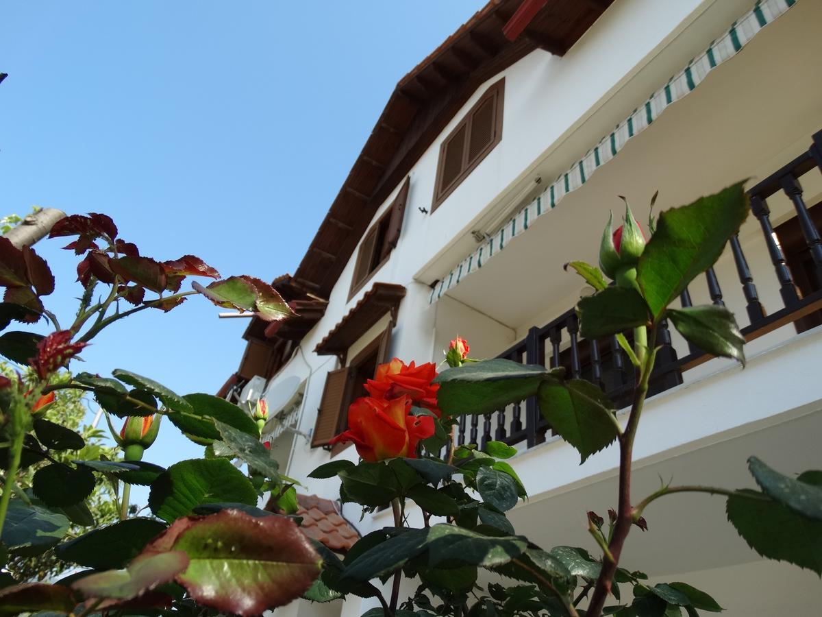 Christakos Apartments Vrasná エクステリア 写真